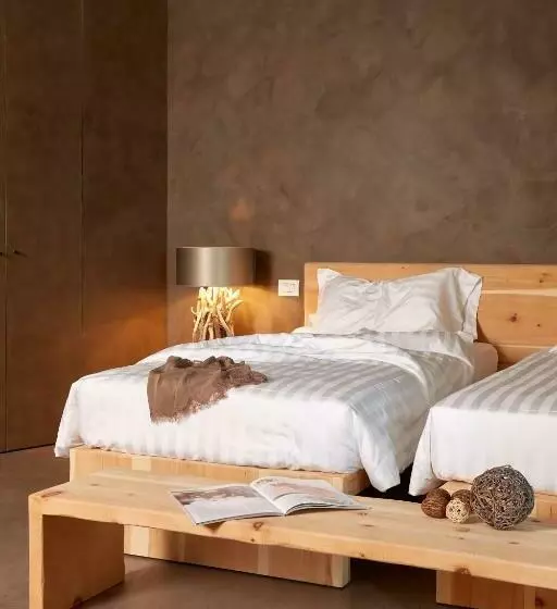 Juniorsviitti Järvinäkymä, Boutique Hotel Oche Selvatiche