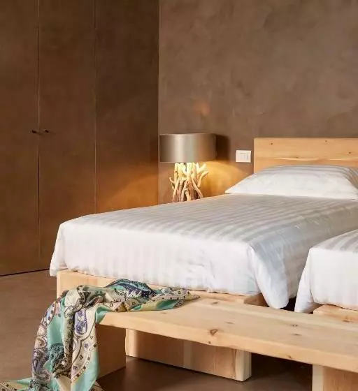 Juniorsviitti Järvinäkymä, Boutique Hotel Oche Selvatiche