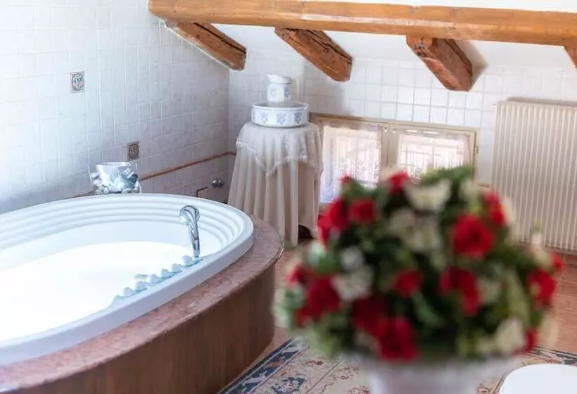 Appartamento 2 Camere da Letto, Castello Di Spessa   Residenze D Epoca