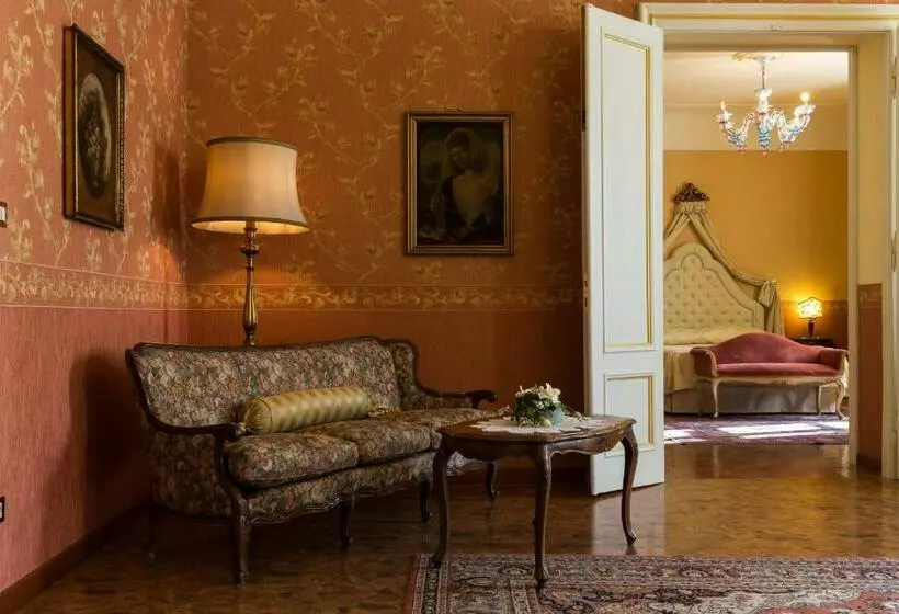 Suite, Castello Di Spessa   Residenze D Epoca