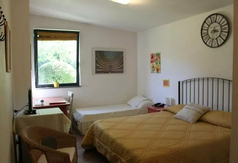 اتاق استاندارد, Flegrea House