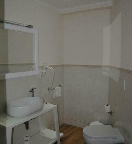 标准三人间, Helios