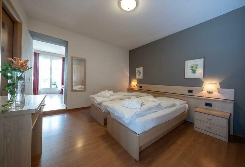 スタンダードトリプルルーム, Italia