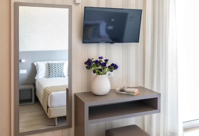 オーシャンビュースーペリアールーム, Little