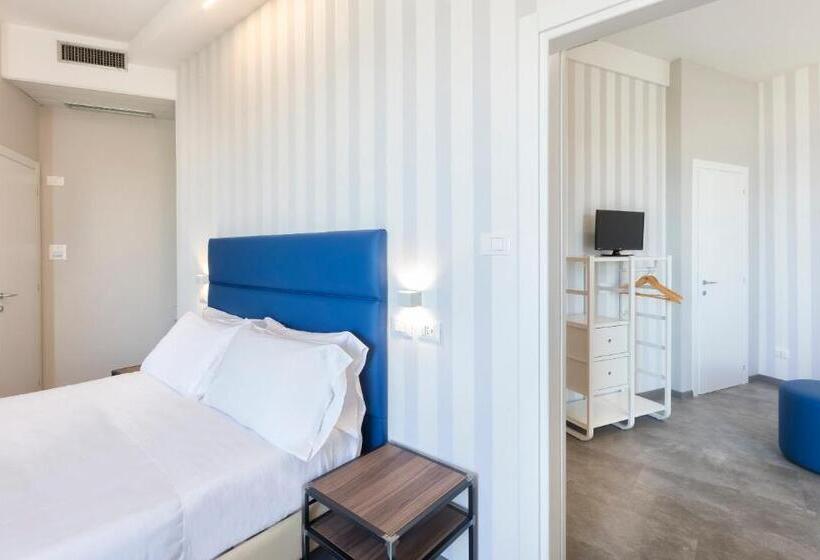 ジュニアスイート, Little