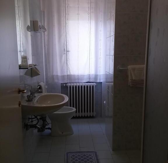 اتاق استاندارد چهار تخته, Milena