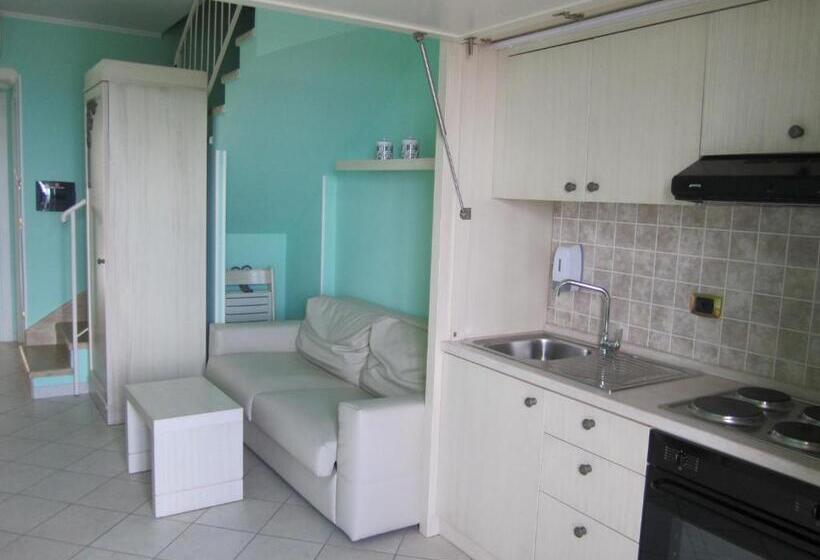 דירת חדר, Palazzo Reginella