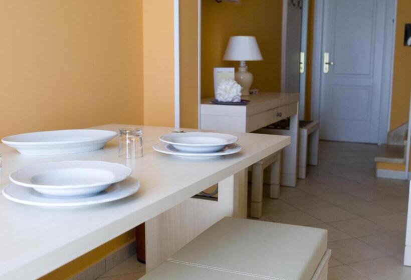 דירת חדר, Palazzo Reginella