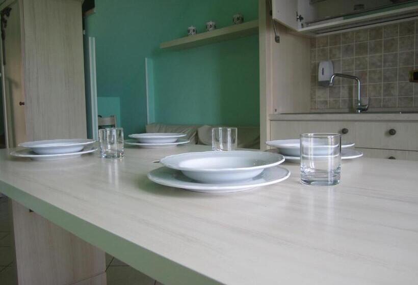 דירת חדר, Palazzo Reginella