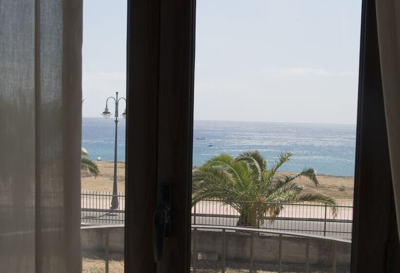 דירת חדר, Palazzo Reginella