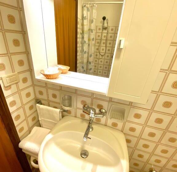 Economy Studio, Residence Signa