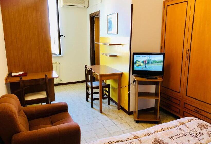 Economy Studio, Residence Signa