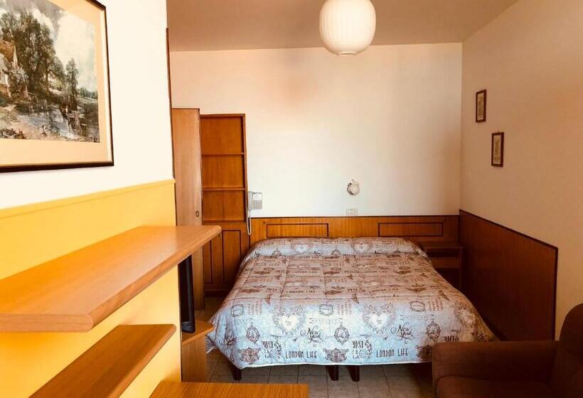 Economy Studio, Residence Signa