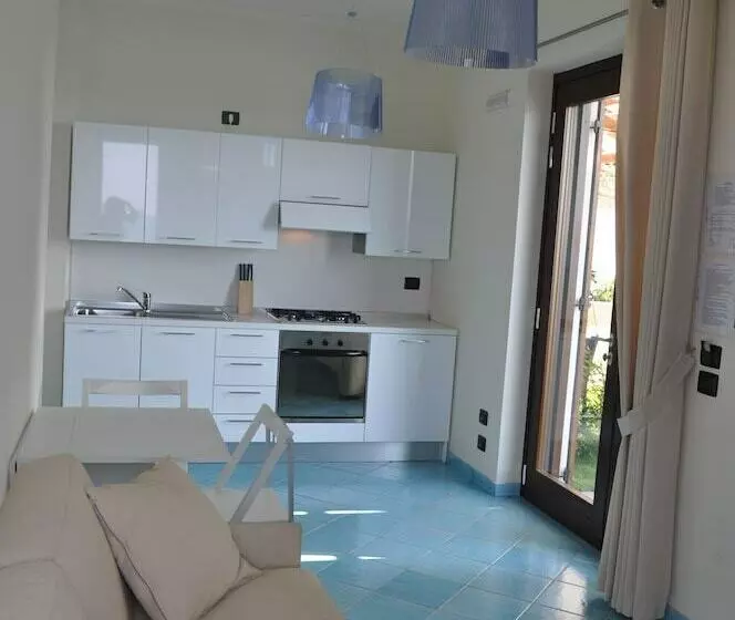 スタンダードスタジオ, Residence Tre Palme