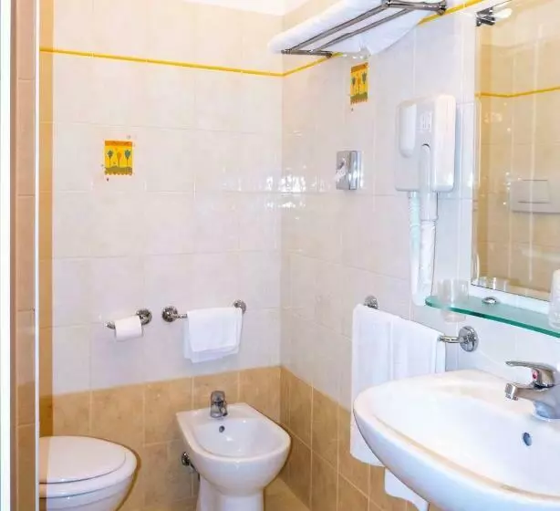 Standard Kolmen Hengen Huone, Riviera
