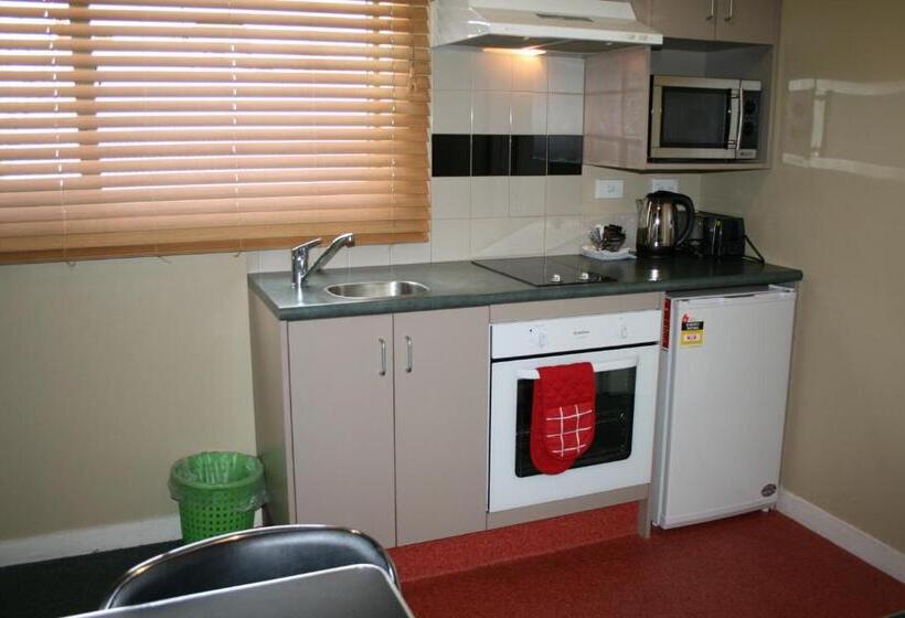 ２ベッドルームアパートメント, Astray Motel