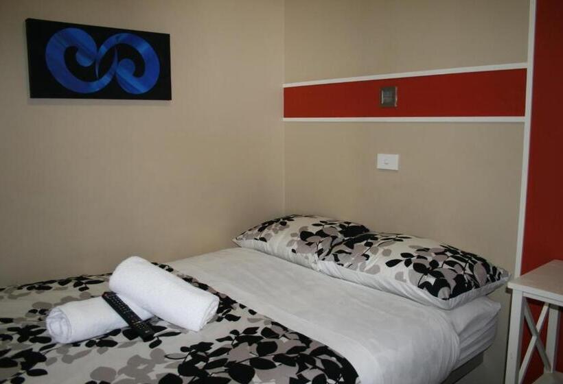 ２ベッドルームアパートメント, Astray Motel