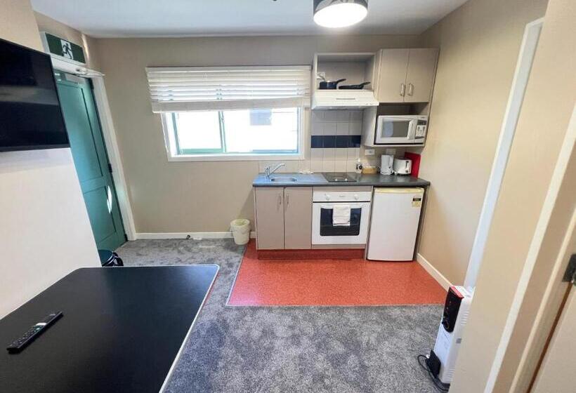 ２ベッドルームアパートメント, Astray Motel