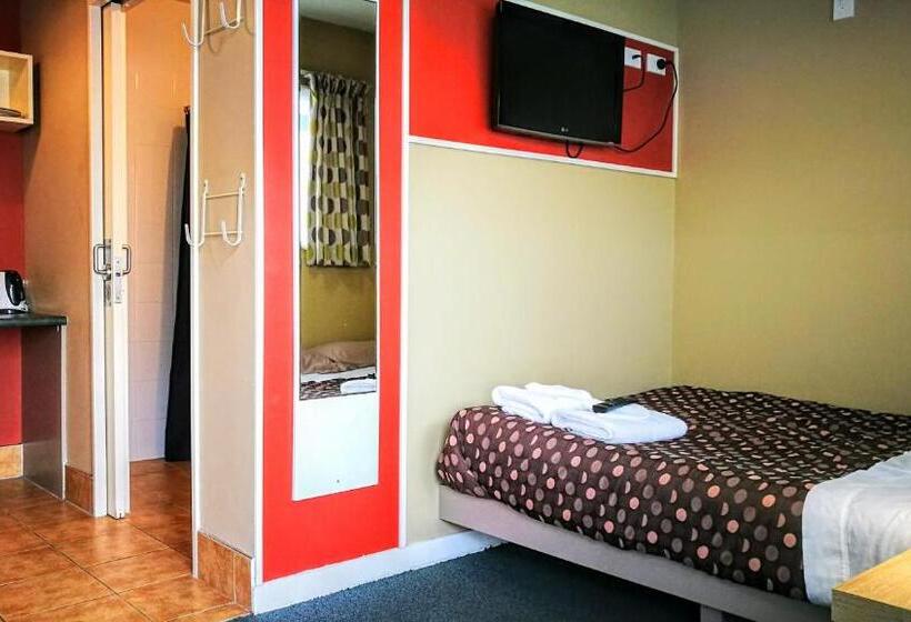 Escritório Estándar, Astray Motel