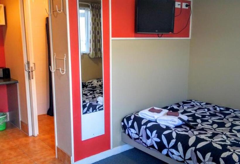 スタンダードスタジオ, Astray Motel