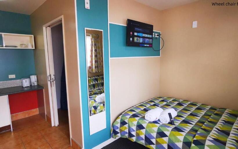 スタンダードスタジオ, Astray Motel