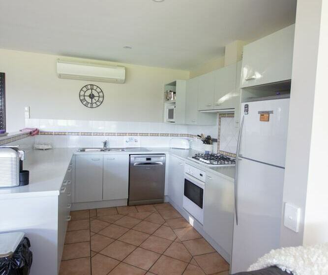 חדר סטנדרט, Rothbury Escape