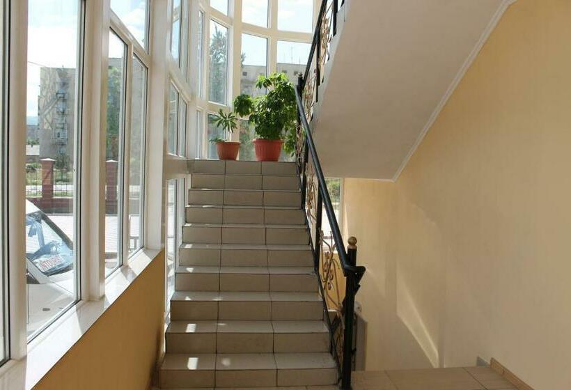 اتاق استاندارد سه نفره, Altamira