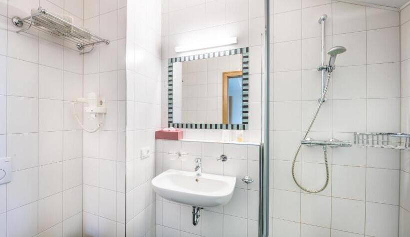 اتاق استاندارد یک نفره, Auberge Du Relais Postal