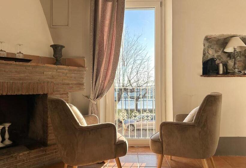 Suite with lake view, Borgo Vistalago