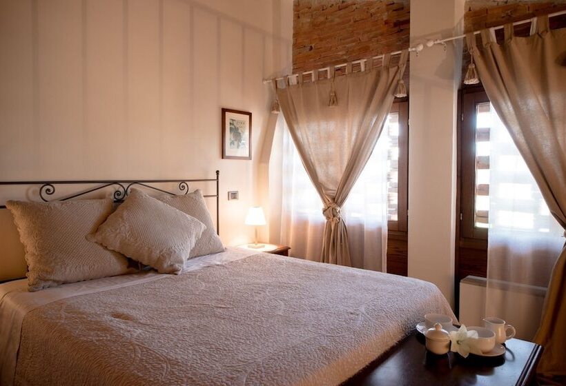 شقة غرفة واحدة, Casale Podernovo