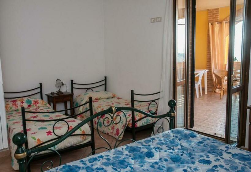 غرفة قياسية رباعية, Casale Ulivi