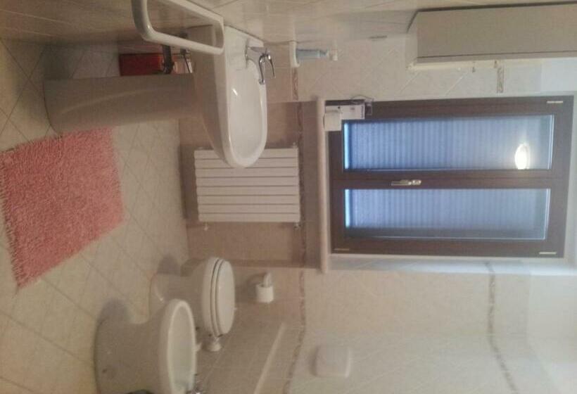 شقة غرفة واحدة, Casale Ulivi