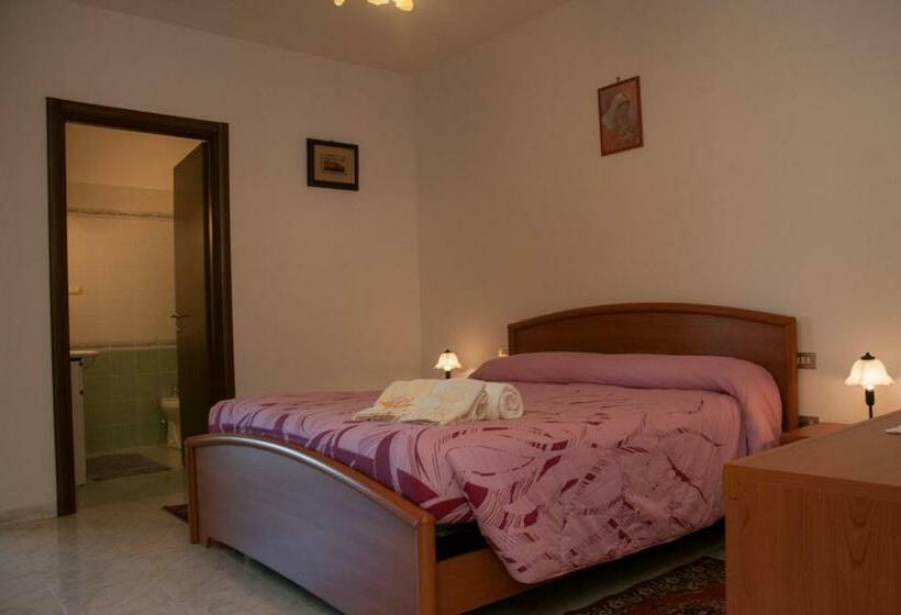 شقة غرفة واحدة, Casale Ulivi