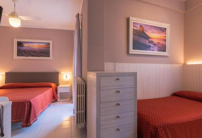 Quarto Triplo Estandar com Vistas, Danio Lungomare