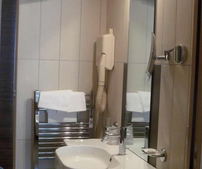 Quarto Triplo Estandar, Eden