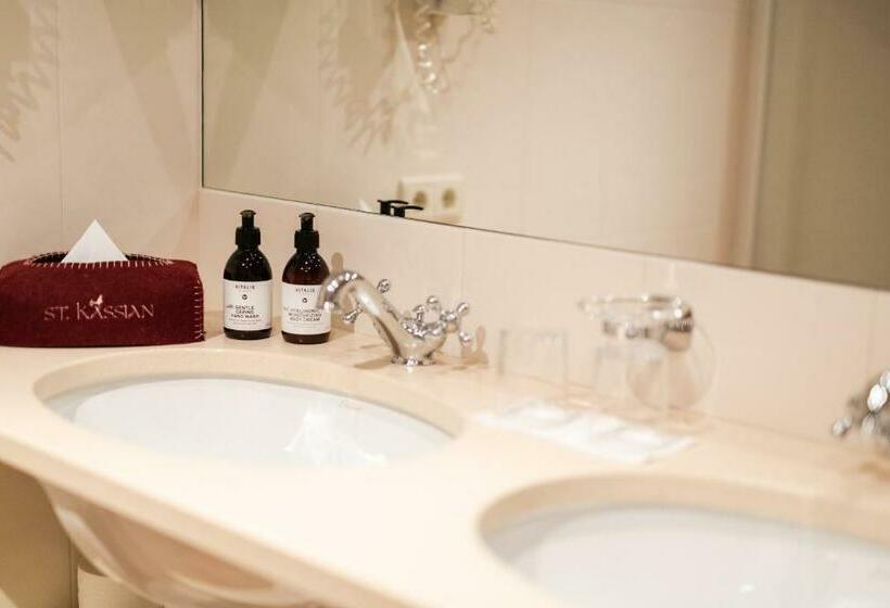 테라스 스위트, Kassian