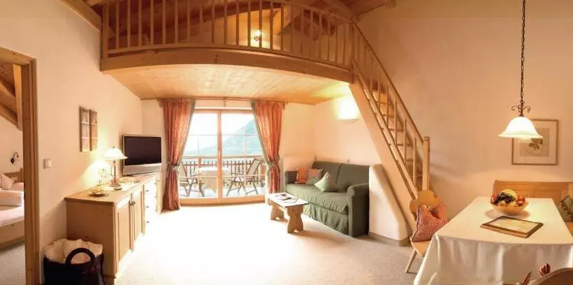 Duplex Suite, Kassian