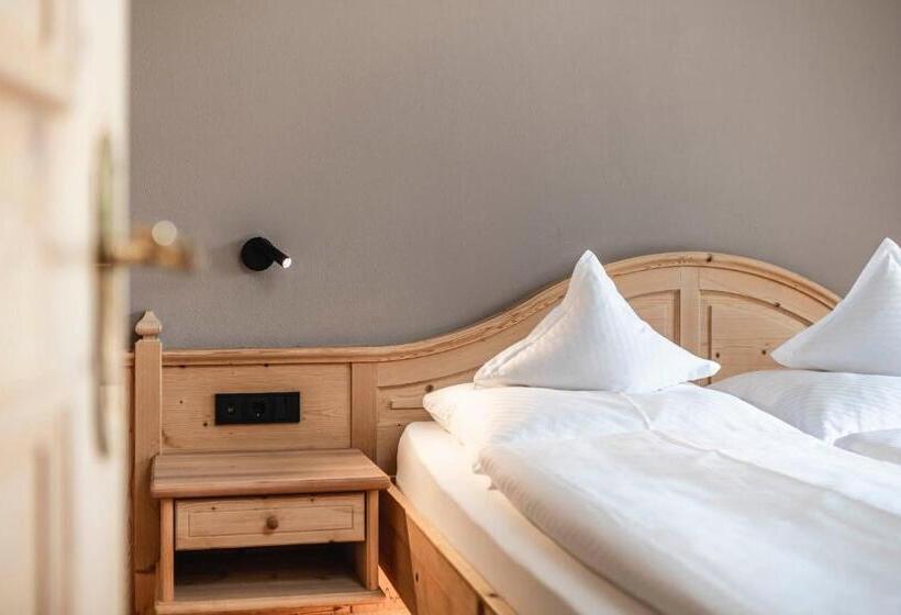 סוויטה עם מרפסת, Kassian