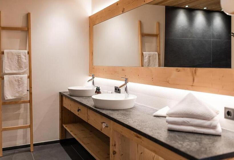 סוויטת ג'וניור עם טרסה, Kassian