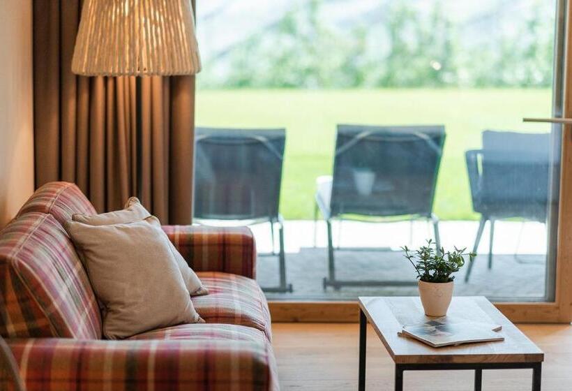 סוויטת ג'וניור עם טרסה, Kassian