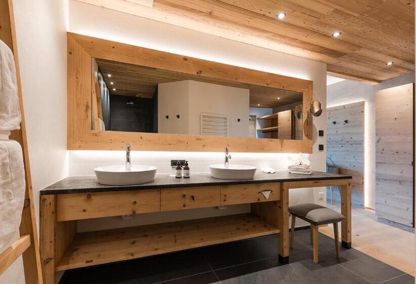 סוויטת ג'וניור נוף הרים, Kassian