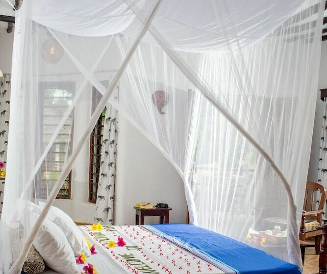 اتاق لوکس, Kinondo Poa Resort