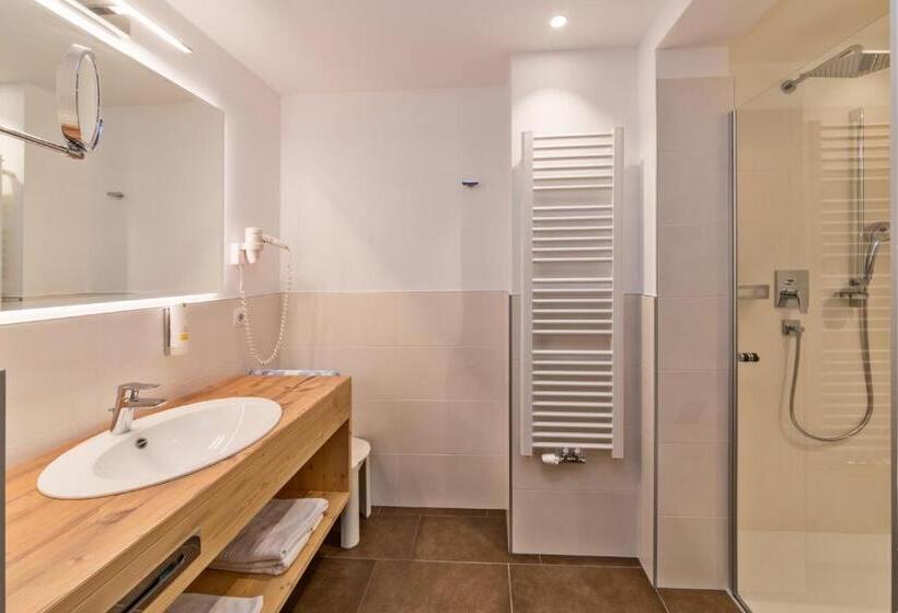 Comfort room with balcony, Moritz