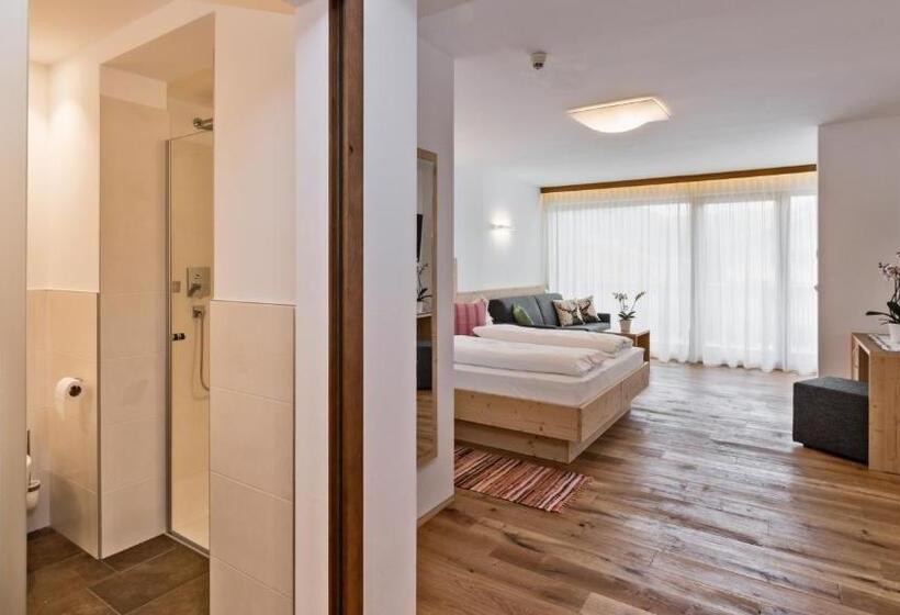 Comfort room with balcony, Moritz