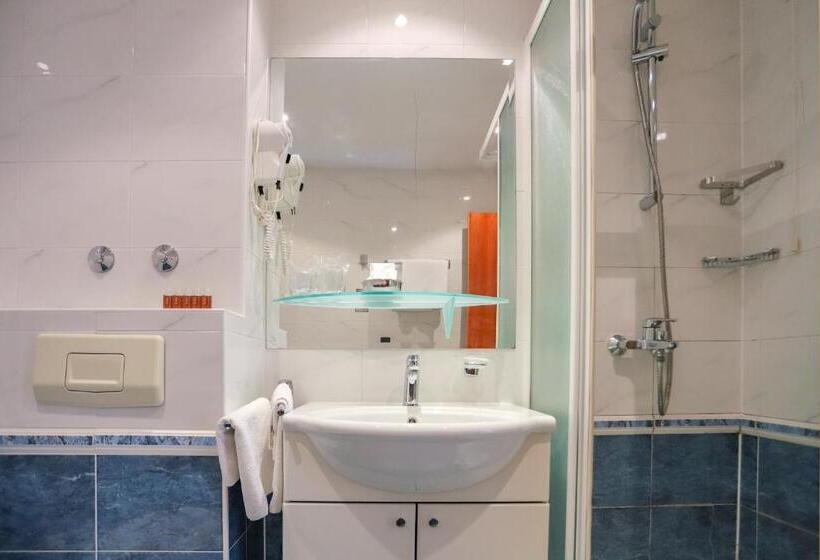 חדר אקונומי, Neva