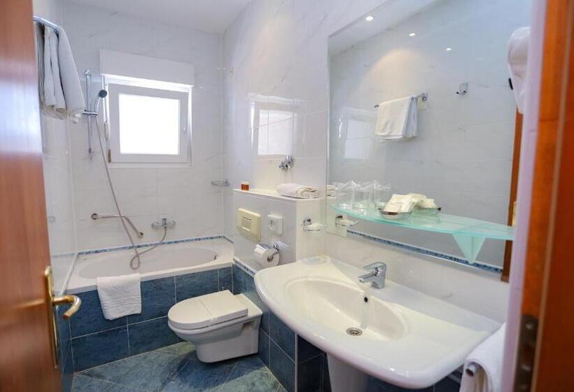 חדר אקונומי, Neva