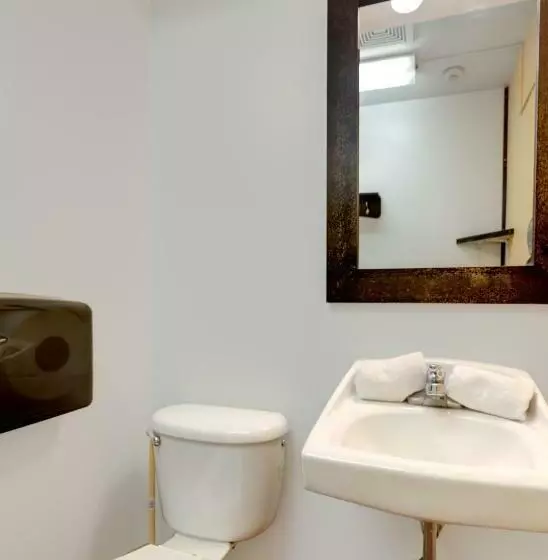 اتاق استاندارد, Hi Kelowna Hostel