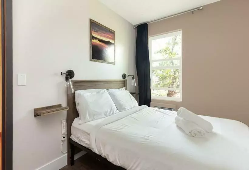 اتاق استاندارد, Hi Kelowna Hostel