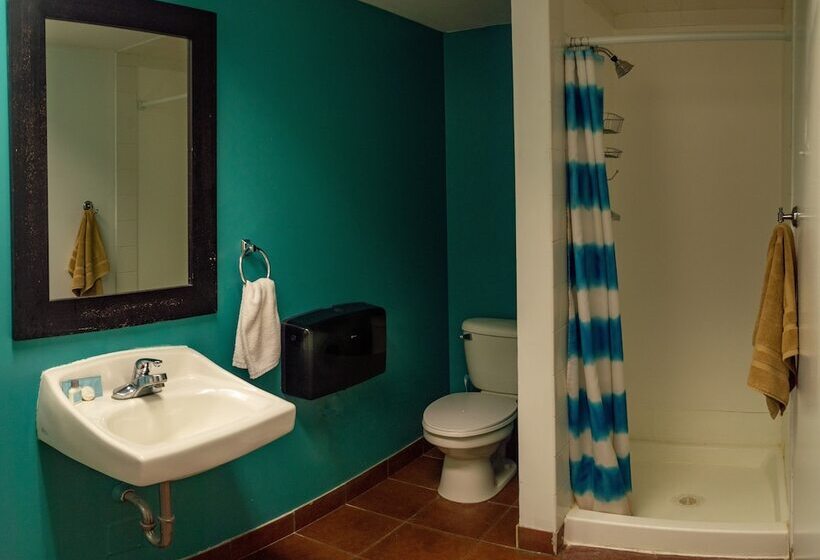 חדר סטנדרט, Hi Kelowna Hostel