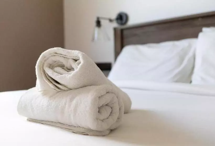 اتاق اکونومی با حمام مشترک, Hi Kelowna Hostel